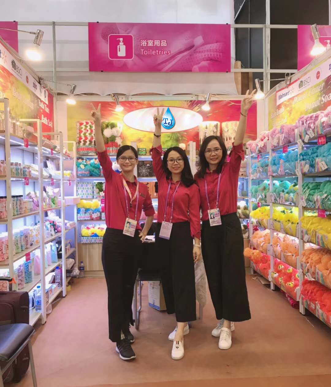 إبداعات رائعة: فرحة صنع المصاصات محلية الصنع مع قالب المصاصة